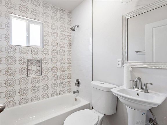 5th image of 2321 Prospect St