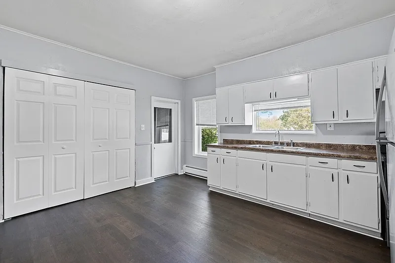 2 bed, 1.0 bath, $999 — Photo 4