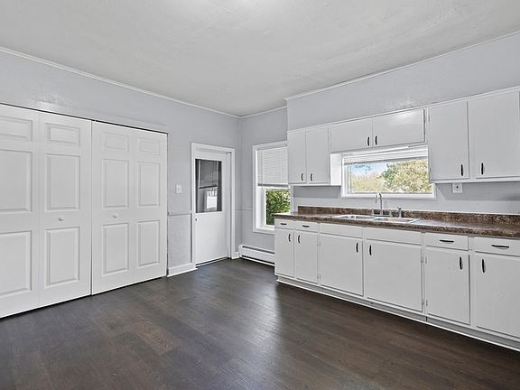 4th image of 111 Center St