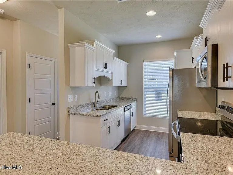 544 Hardy Point — Photo 9