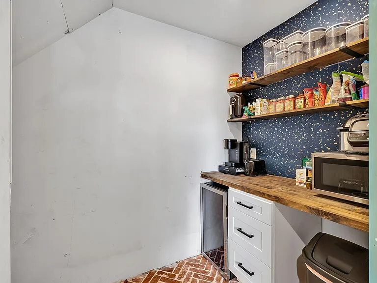 335 Dupont Ave — Photo 23