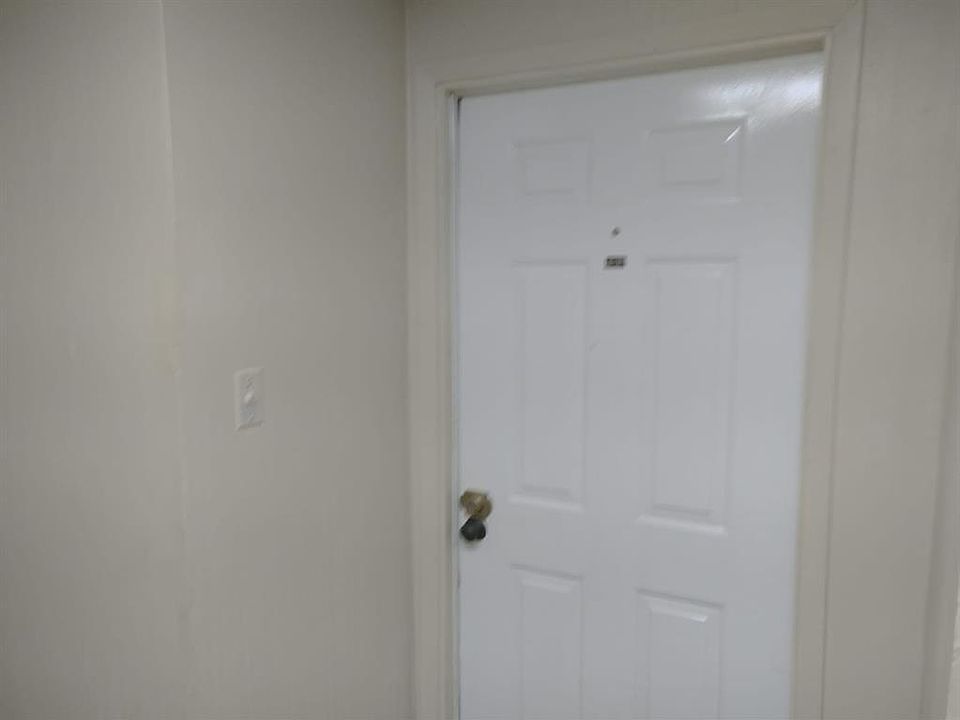 1st image of 206 Plaza Verde Dr