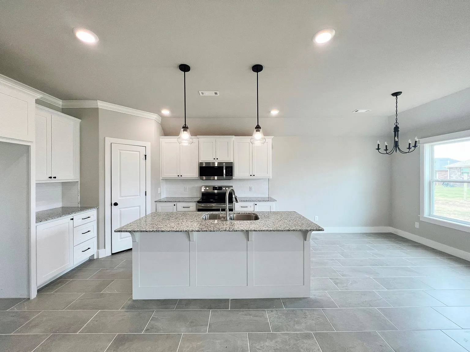 4 bed, 1841 sqft, $2,100 — Photo 4