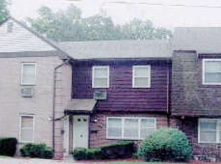 2 Treetop Ct, Bloomingdale, NJ 07403
