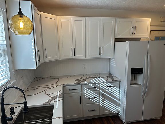 4th image of 313 E Smith Rd