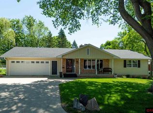 115 Clover Ln, Mankato, MN 56001