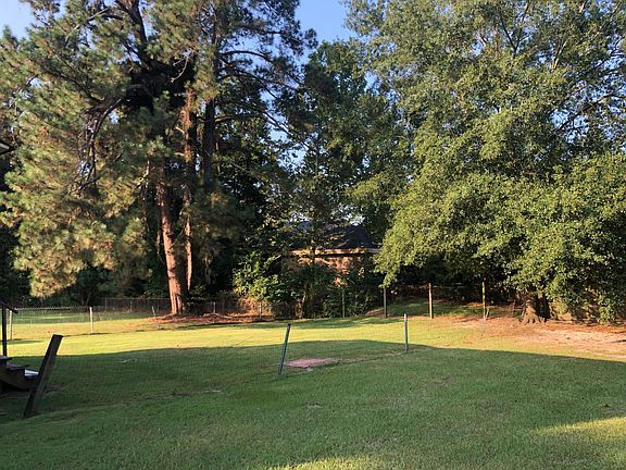 3rd image of 1813 A Sibley Rd