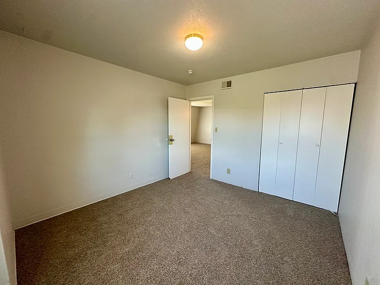 1450 Meadowview Dr #10 — Photo 8