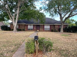 110 Duck Cv, Elmore, AL 36025