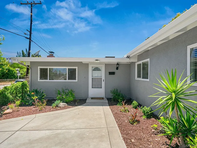 5164 Chateau Dr — Photo 44