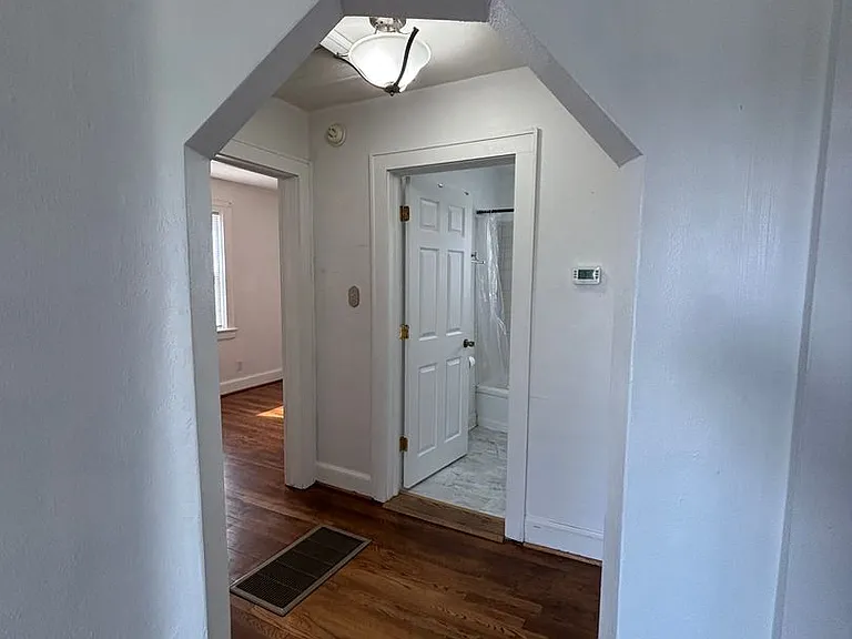 950 Morgan Ave SE — Photo 10