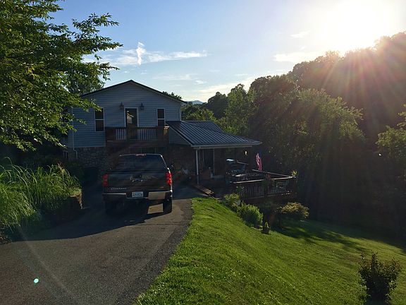 2nd image of 1407 Lakewood Dr