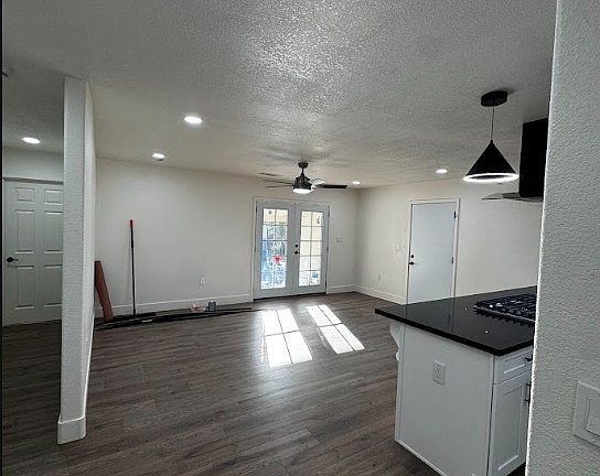 5th image of 16 S Plano St