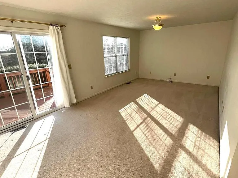 2086 Cidermill Ln — Photo 6