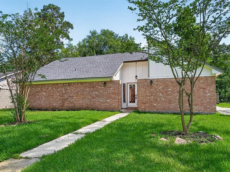 1834 Shadow Rock Dr — Photo 2