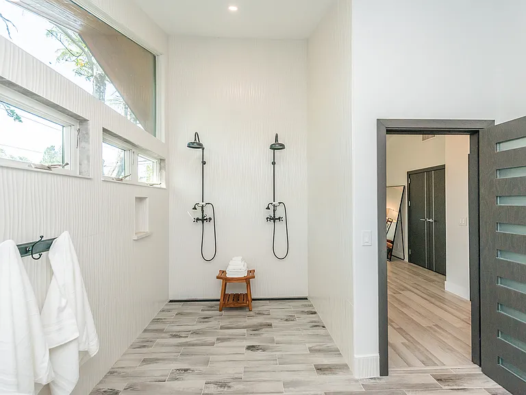 Walk-in shower with dual shower heads