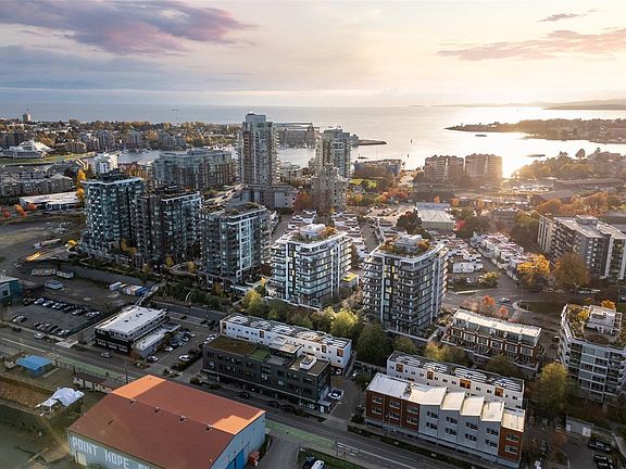 3rd image of 373 Tyee Rd #308