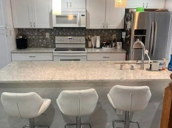8249 NW 9th St #5, Plantation, FL 33324