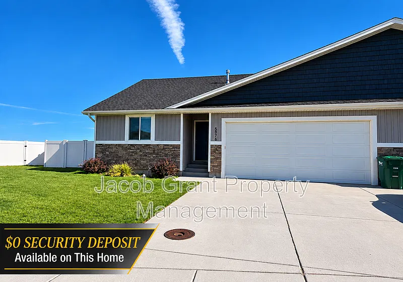 5 bed, 3.0 bath, 2608 sqft, $2,295 — Photo 2