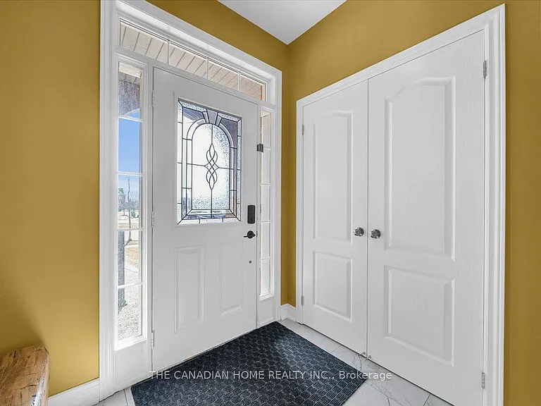 33 Denali Cres — Photo 9