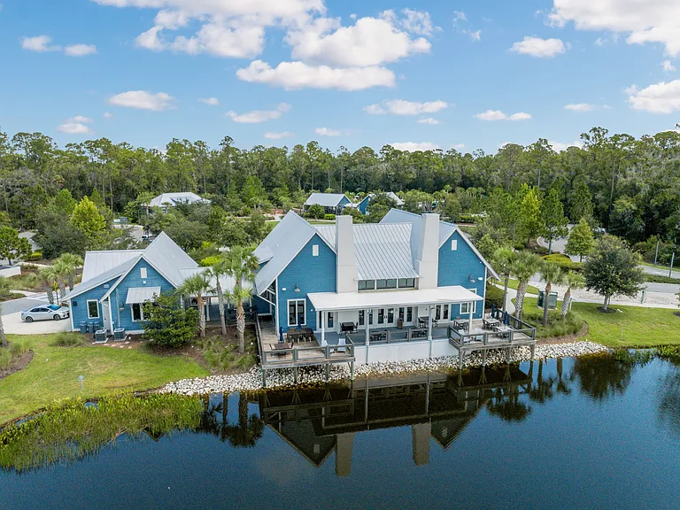 Enjoy the community clubhouse featuring the Sprocket Cafe; featuring delicious fresh food and great coffee with a view!