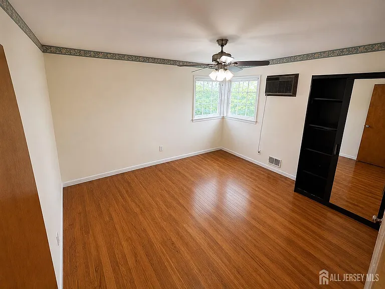 89 Oak Ln — Photo 7