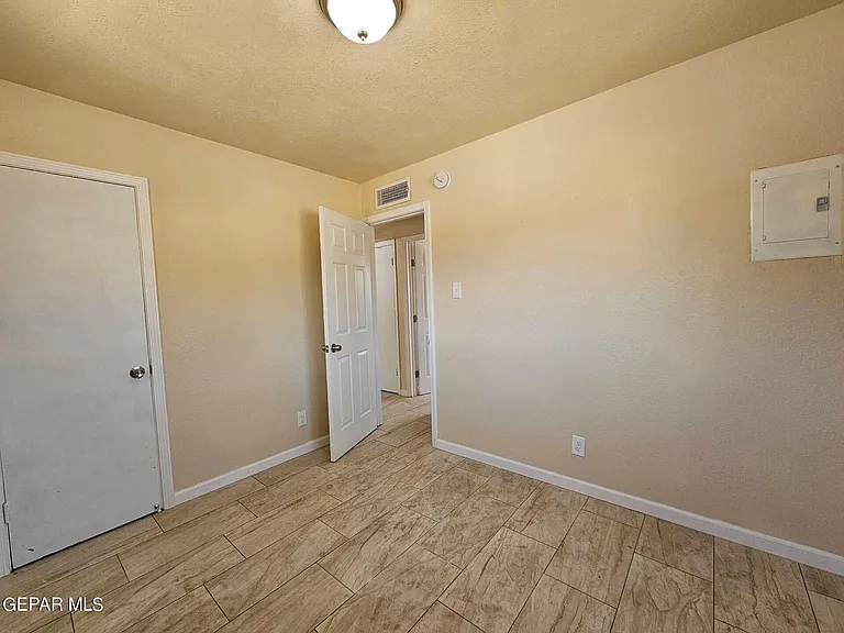 6005 Tampa Ave — Photo 13