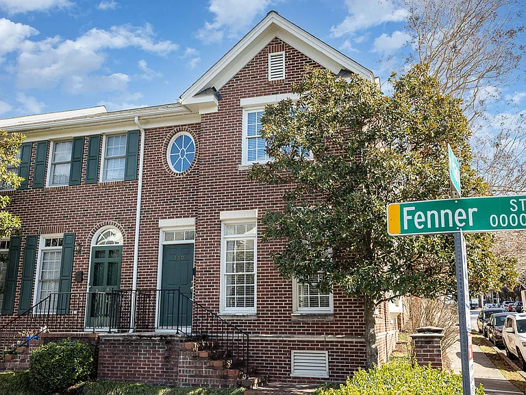 130 Fenner Ln — Photo 2