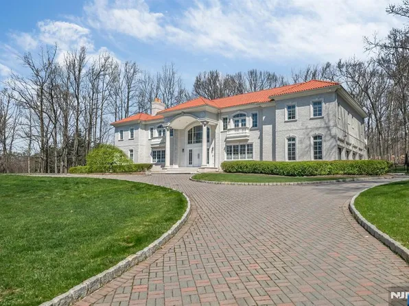 11 Alford Dr, Saddle River, NJ 07458