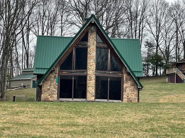 251 Forbes St, Cedar Bluff, VA 24609