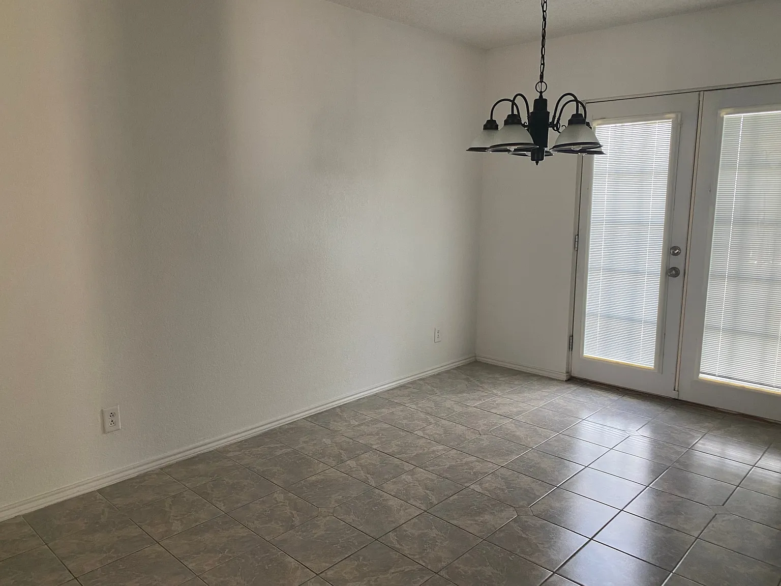 2110 Cascade Drive — Photo 4