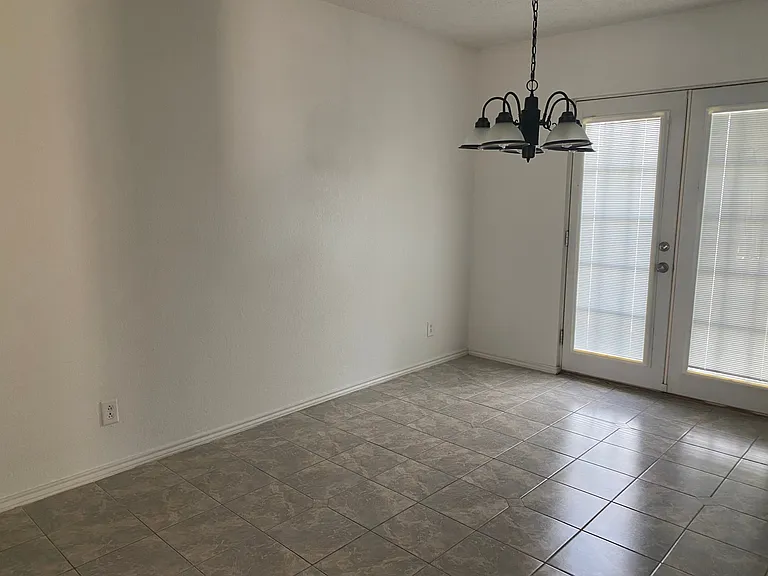 2110 Cascade Dr — Photo 4