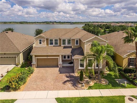2nd image of 211 Blue Cypress Dr