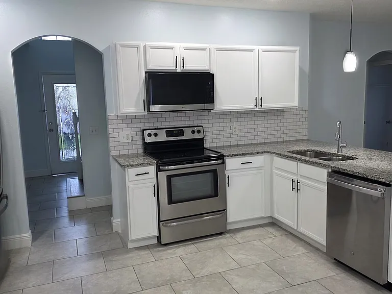 818 Mountbatten Ln — Photo 10