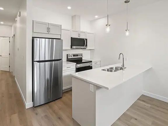 3rd image of 267 Devon Ave #1A