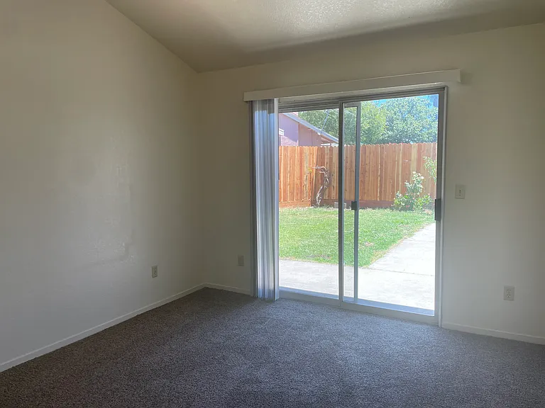 Master Beadroom, Backyard