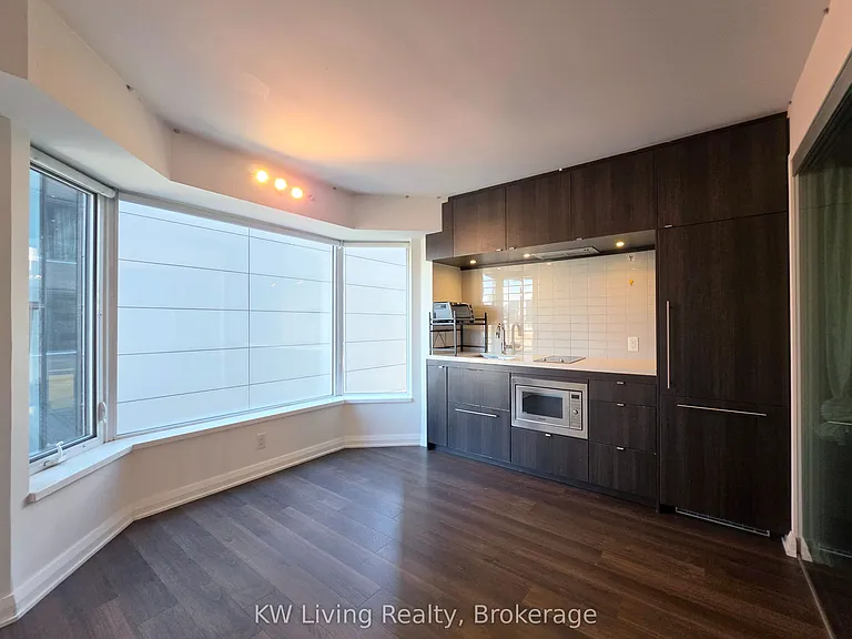 155 Yorkville Ave #905 — Photo 4