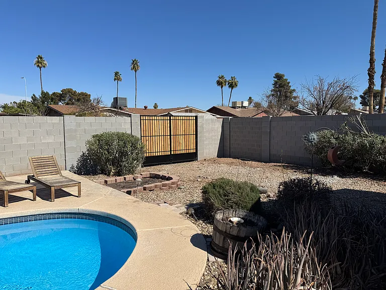 2058 E Fremont Dr — Photo 21