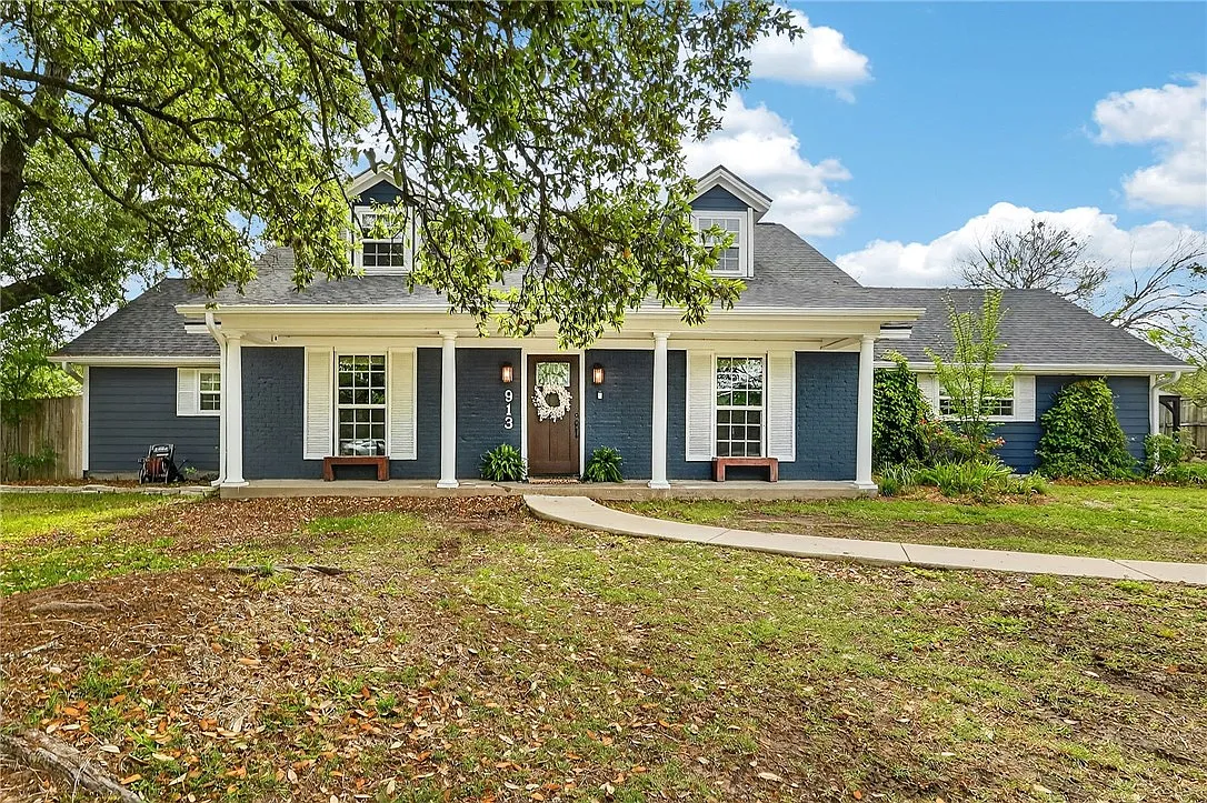 4 bed, 3162 sqft, $5,000 — Photo 2