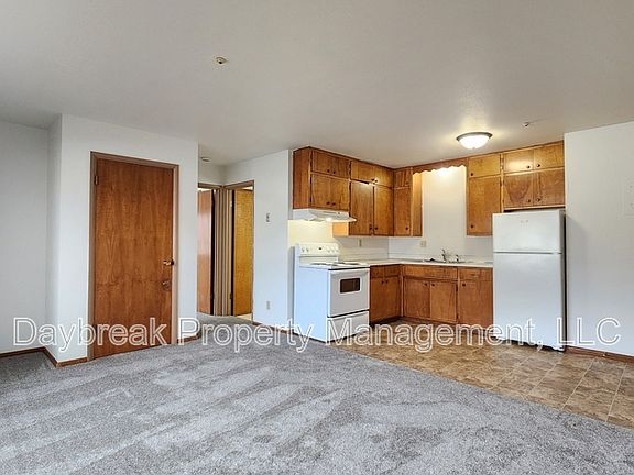 3rd image of 915 7th Ave N #11