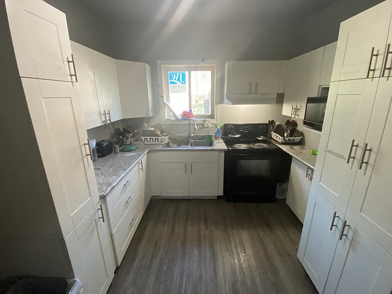 385 Askin Ave #A — Photo 2