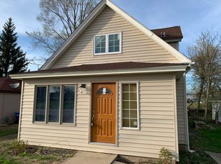 1452 Dean St, St Charles, IL 60174