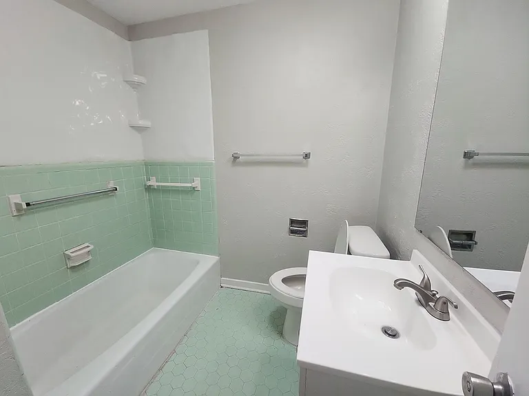 208 Wallace Rd — Photo 9
