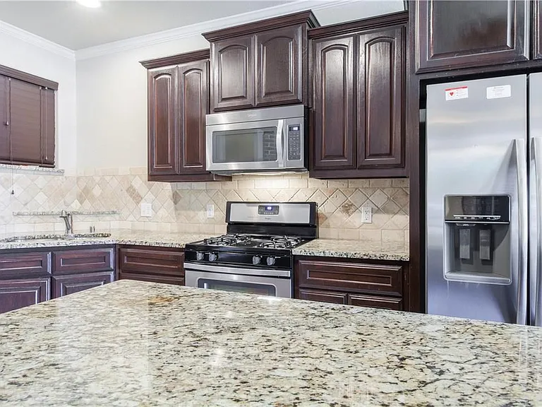 1805 Desoto Dr — Photo 4