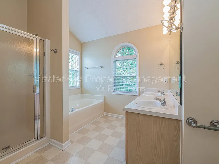 4001 Winecott Dr — Photo 14