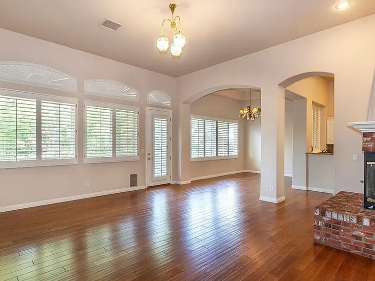 2215 Scarlet Rose Dr — Photo 8