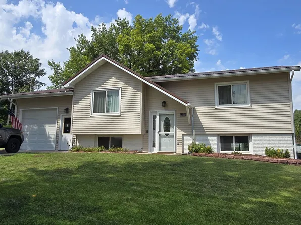 1221 3rd Ave W, Oskaloosa, IA 52577