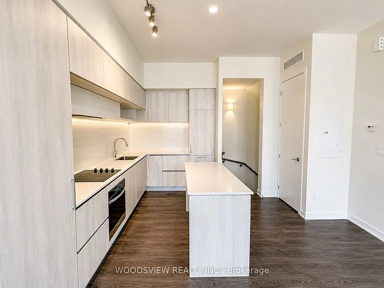 12 David Eyer Rd #Townhouse 1120 — Photo 3