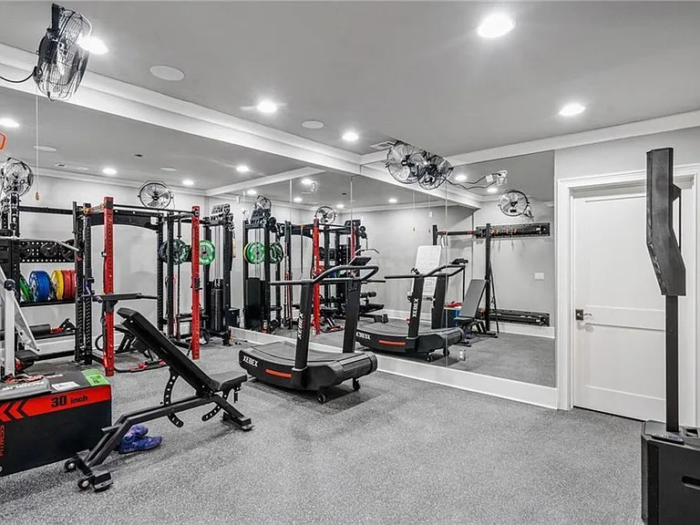 5265 Peachtree Dunwoody Rd — Photo 35