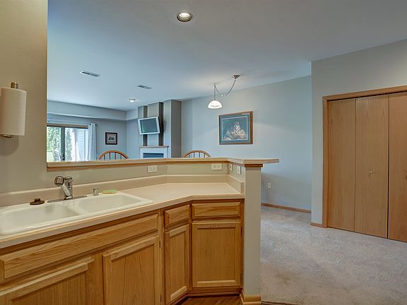 4th image of 3018 Yarmouth Greenway Dr APT 109